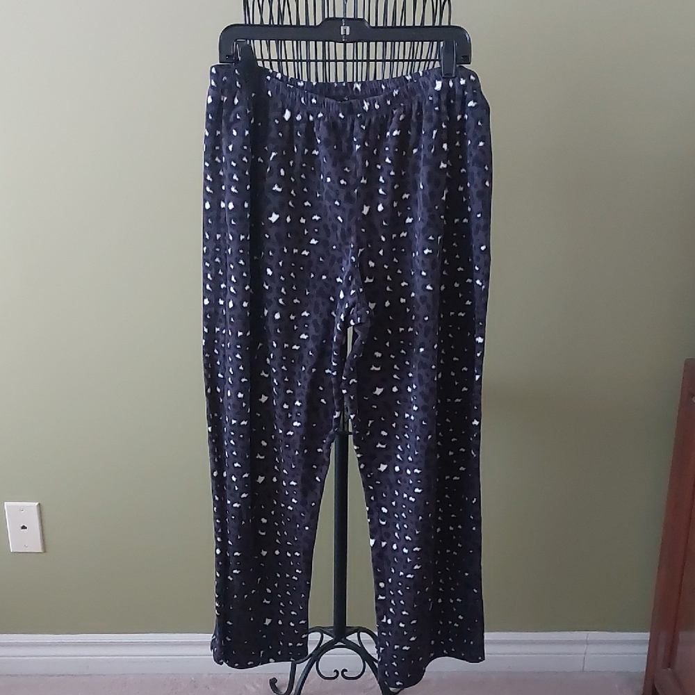 Jasmine Black and White Patterned Garment